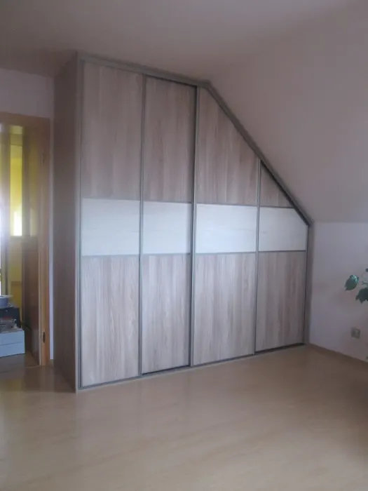 Vestavěné skříně – realizace Truhlářství Lhoták