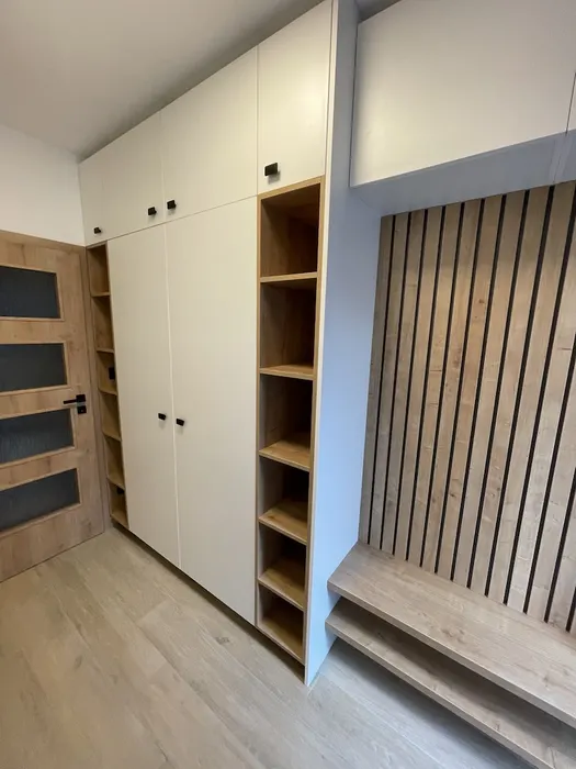 Vestavěné skříně – realizace Truhlářství Lhoták