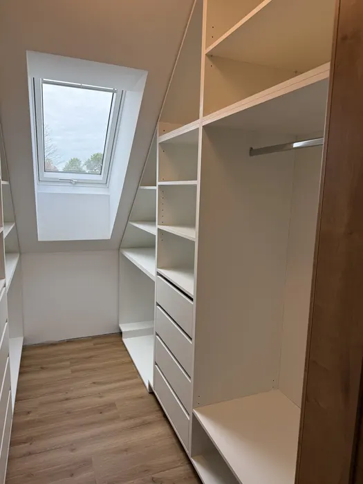 Vestavěné skříně – realizace Truhlářství Lhoták
