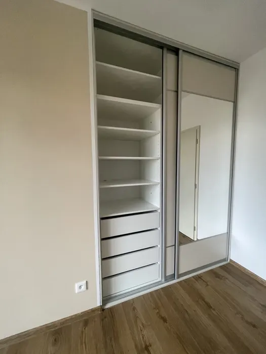 Vestavěné skříně – realizace Truhlářství Lhoták
