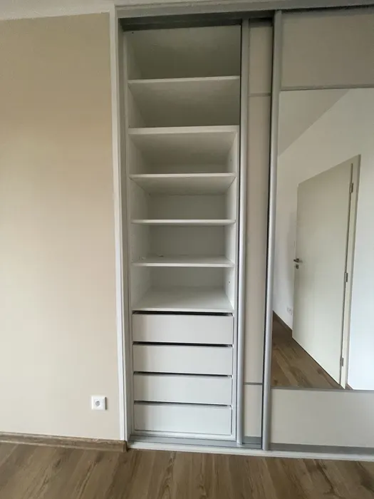 Vestavěné skříně – realizace Truhlářství Lhoták